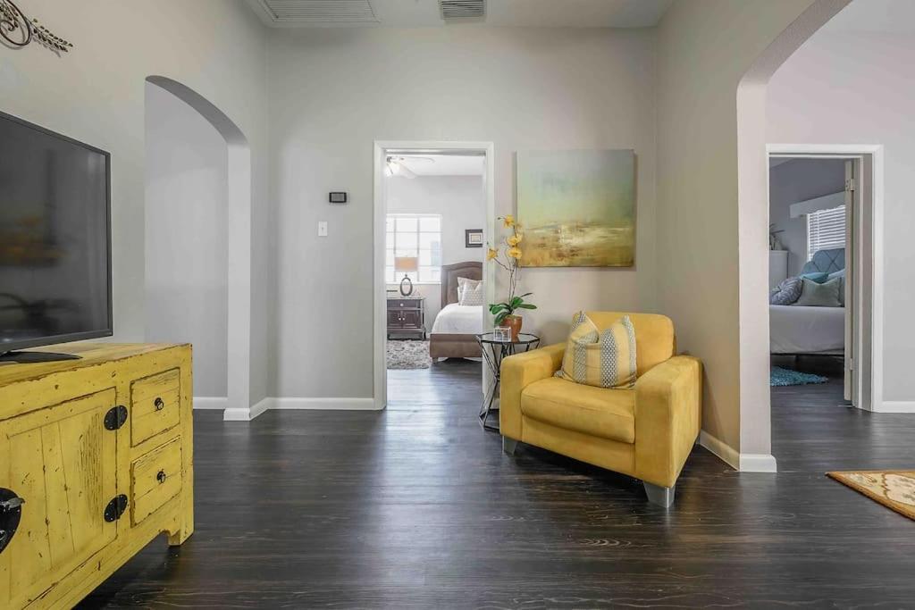 No Ho Yellow Door Bungalow Tampa Eksteriør billede
