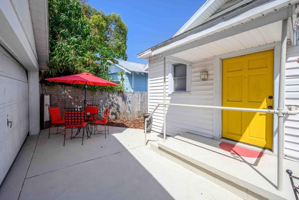 No Ho Yellow Door Bungalow Tampa Eksteriør billede